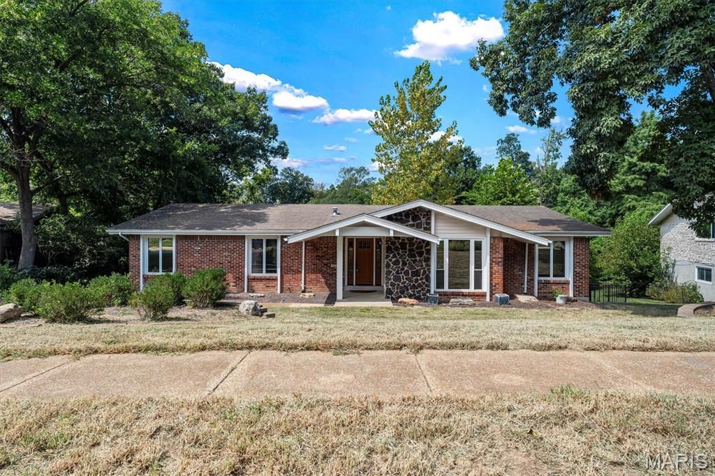 605 Forrester Drive, Ballwin, MO 63011
