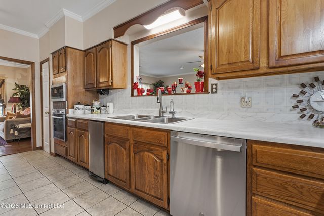 918 N Country Club Lane, Biloxi, MS 39532