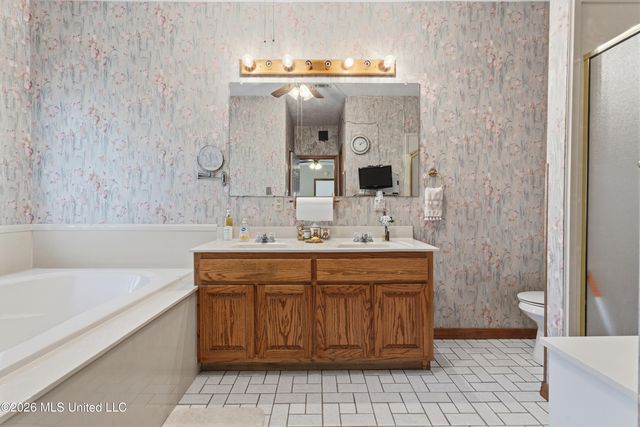 918 N Country Club Lane, Biloxi, MS 39532