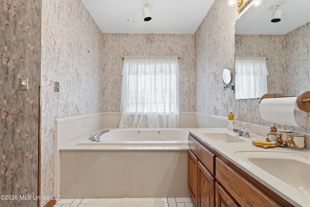 918 N Country Club Lane, Biloxi, MS 39532