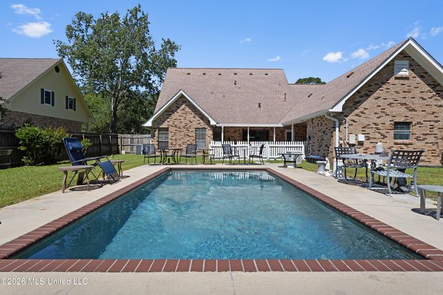 918 N Country Club Lane, Biloxi, MS 39532