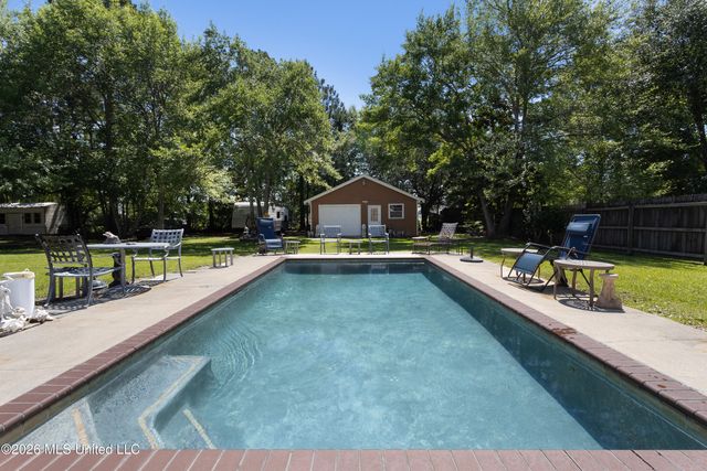 918 N Country Club Lane, Biloxi, MS 39532