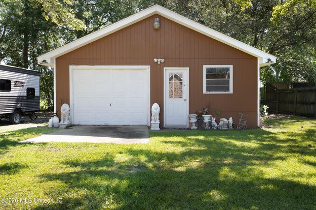 918 N Country Club Lane, Biloxi, MS 39532