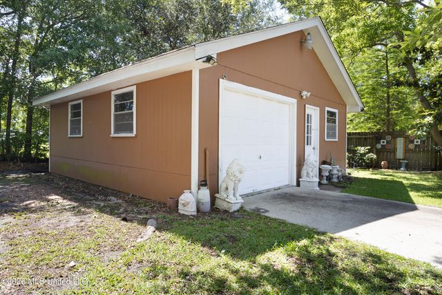 918 N Country Club Lane, Biloxi, MS 39532