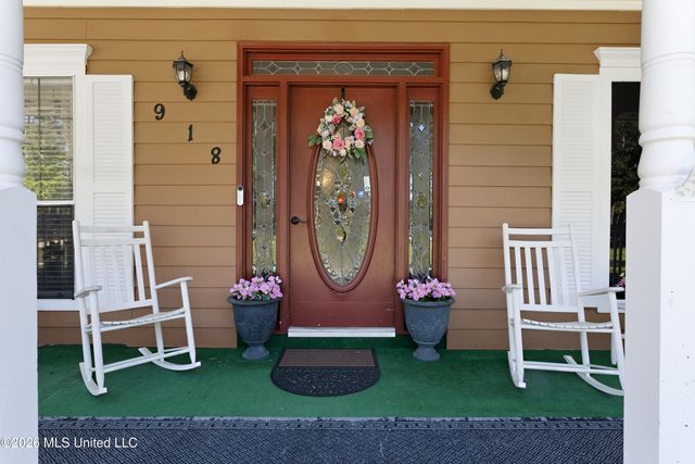 918 N Country Club Lane, Biloxi, MS 39532