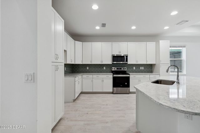 600 Hang Loose Way, Daytona Beach, FL 32124