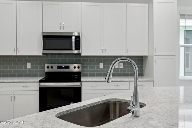 600 Hang Loose Way, Daytona Beach, FL 32124