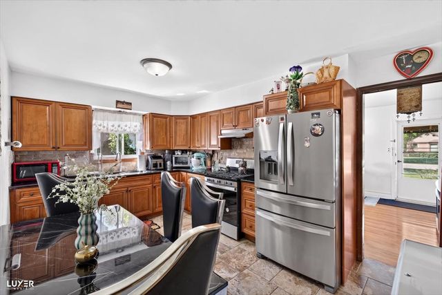 600 W Bob O Link Road, Mount Prospect, IL 60056