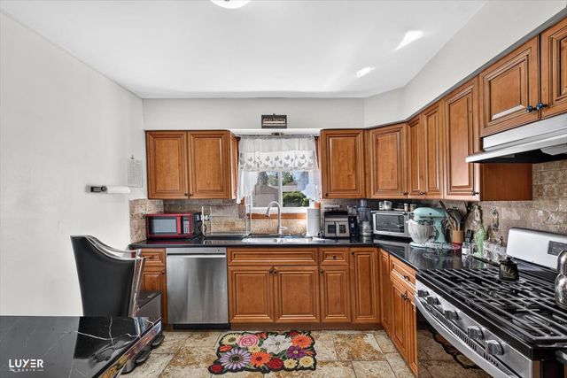 600 W Bob O Link Road, Mount Prospect, IL 60056