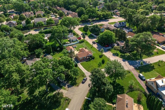 600 W Bob O Link Road, Mount Prospect, IL 60056