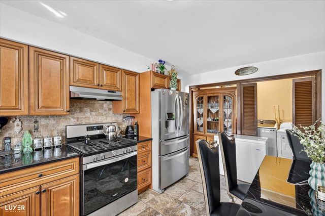 600 W Bob O Link Road, Mount Prospect, IL 60056
