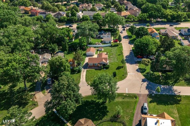 600 W Bob O Link Road, Mount Prospect, IL 60056