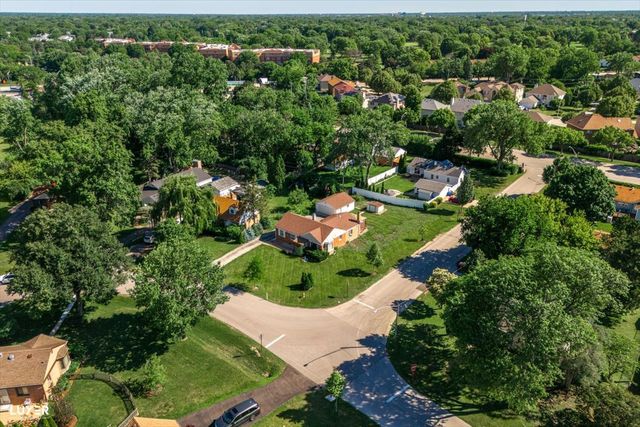600 W Bob O Link Road, Mount Prospect, IL 60056