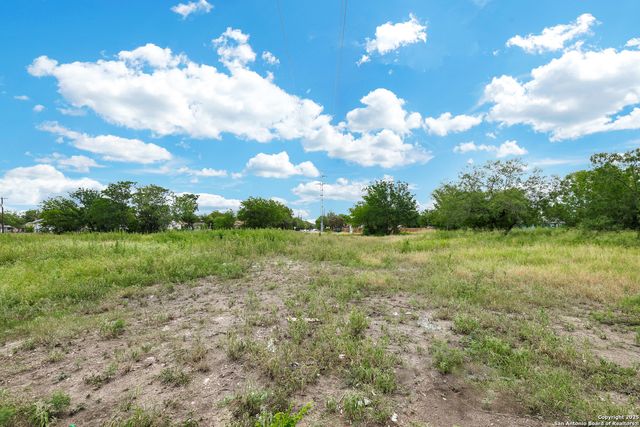 2 Golden Ave, San Antonio, TX 78211