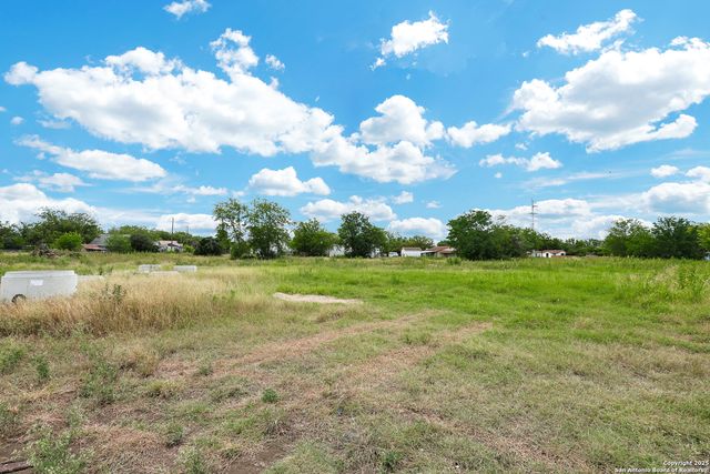 2 Golden Ave, San Antonio, TX 78211