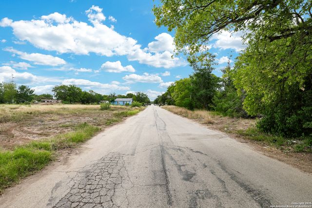 2 Golden Ave, San Antonio, TX 78211