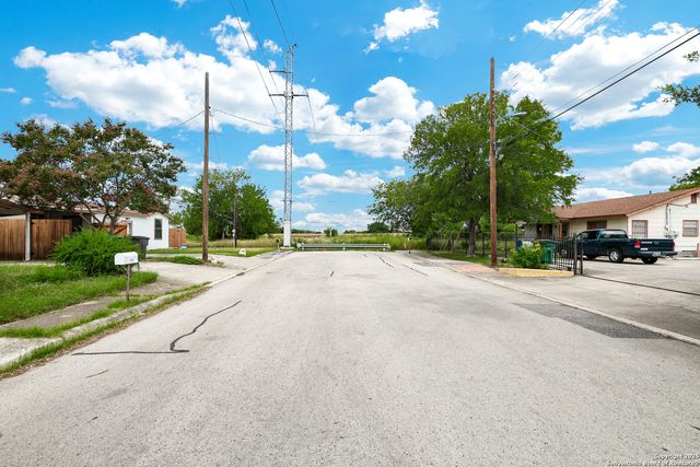 2 Golden Ave, San Antonio, TX 78211
