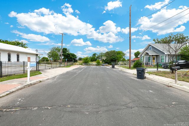 2 Golden Ave, San Antonio, TX 78211