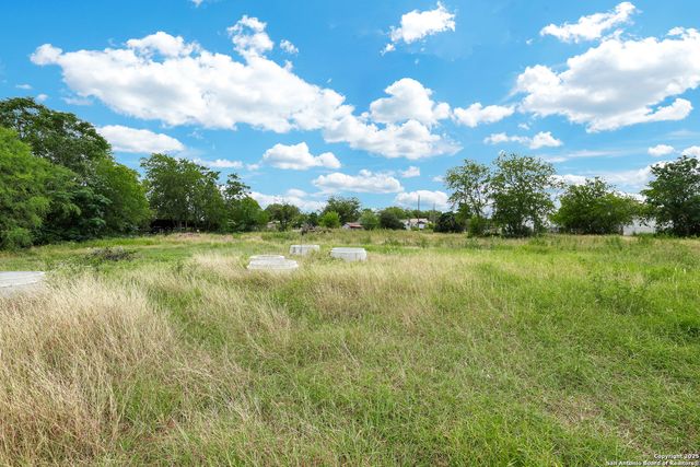 2 Golden Ave, San Antonio, TX 78211