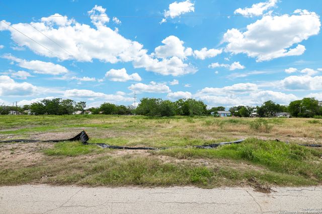 2 Golden Ave, San Antonio, TX 78211