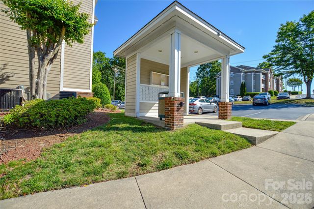 9709 Campus Walk Lane A, Charlotte, NC 28262