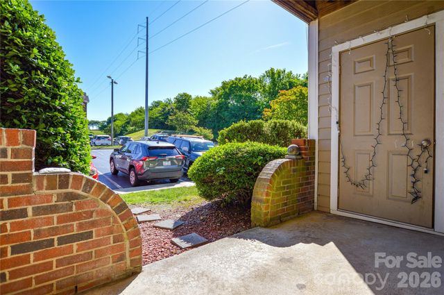 9709 Campus Walk Lane A, Charlotte, NC 28262