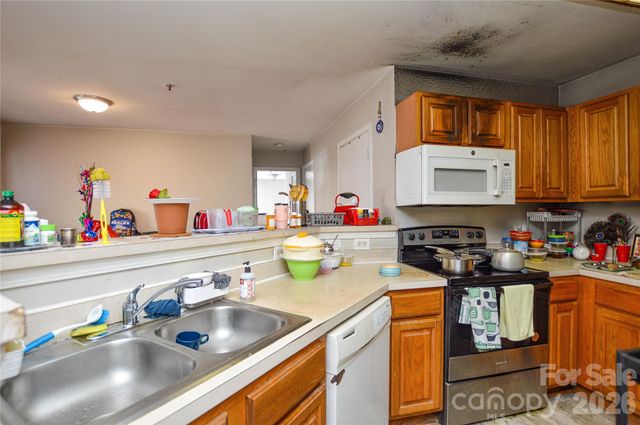 9709 Campus Walk Lane A, Charlotte, NC 28262