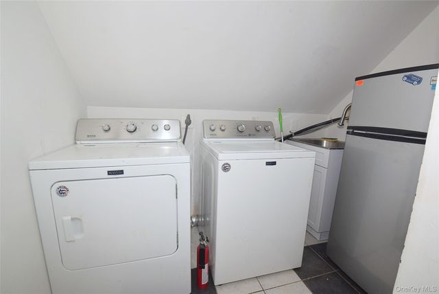 87 Parkside Drive N, Levittown, NY 11756