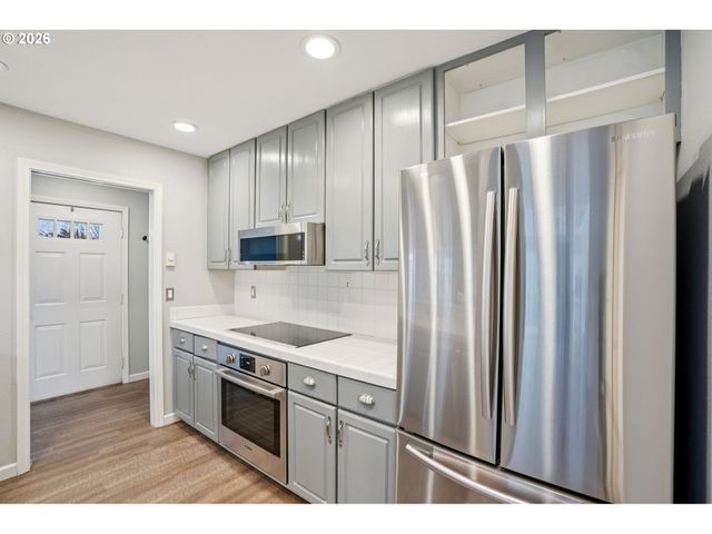 9619 Nw MILLER HILL Dr, Portland, OR 97229