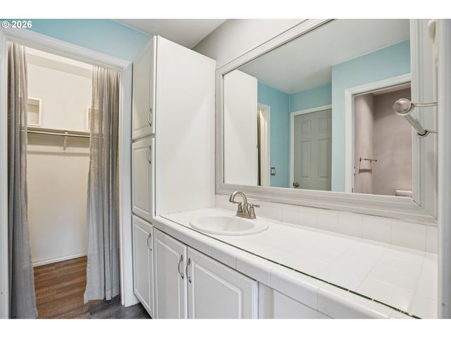 9619 Nw MILLER HILL Dr, Portland, OR 97229