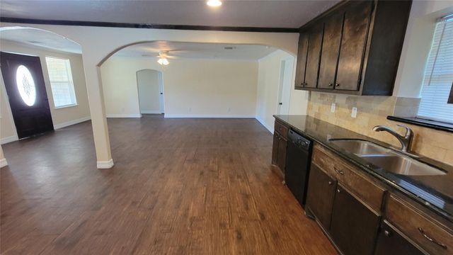 3 Lovers Lane 1409, Dayton, TX 77535
