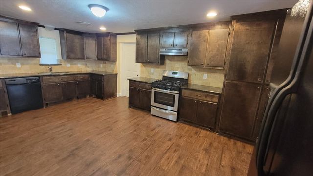 3 Lovers Lane 1409, Dayton, TX 77535
