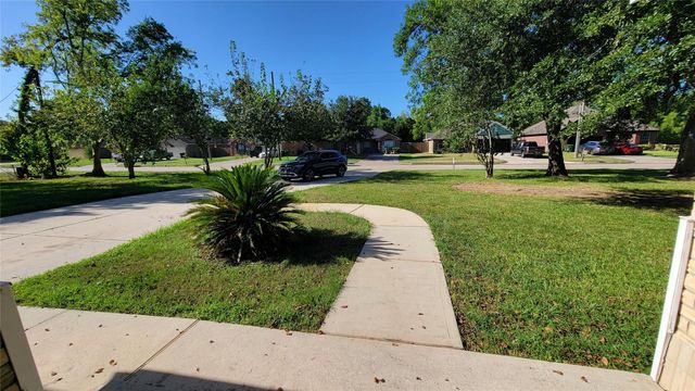3 Lovers Lane 1409, Dayton, TX 77535