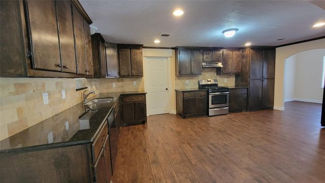 3 Lovers Lane 1409, Dayton, TX 77535