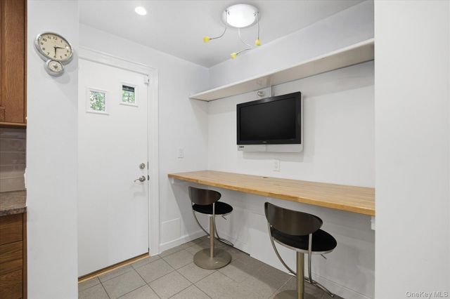 261-21 Pembroke Avenue, Great Neck, NY 11020