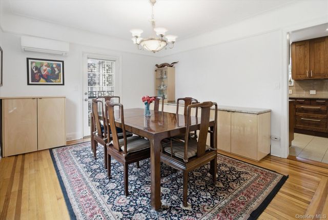 261-21 Pembroke Avenue, Great Neck, NY 11020