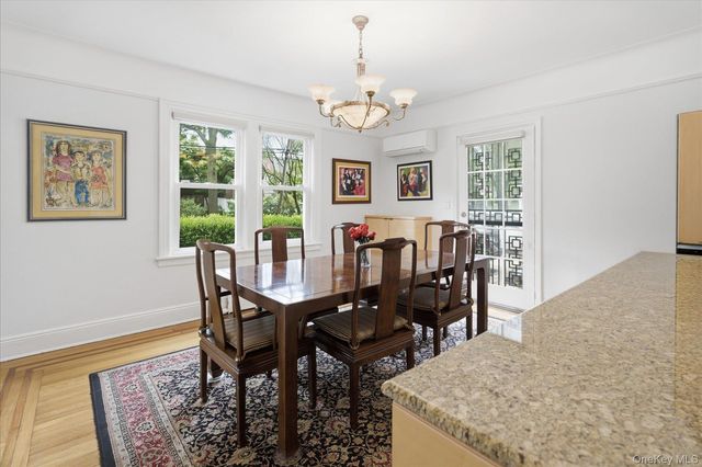261-21 Pembroke Avenue, Great Neck, NY 11020