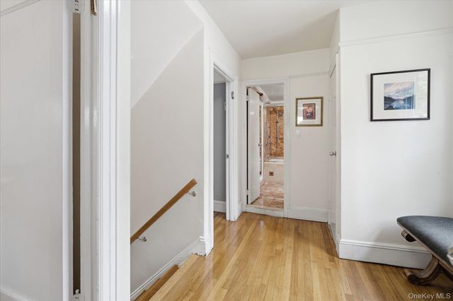 261-21 Pembroke Avenue, Great Neck, NY 11020