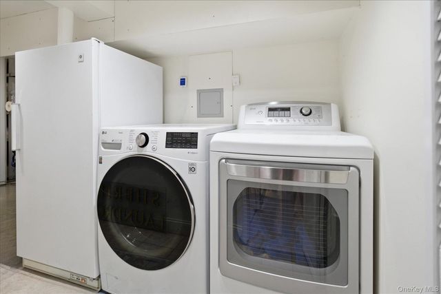 261-21 Pembroke Avenue, Great Neck, NY 11020