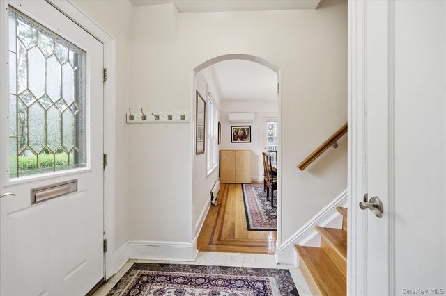 261-21 Pembroke Avenue, Great Neck, NY 11020