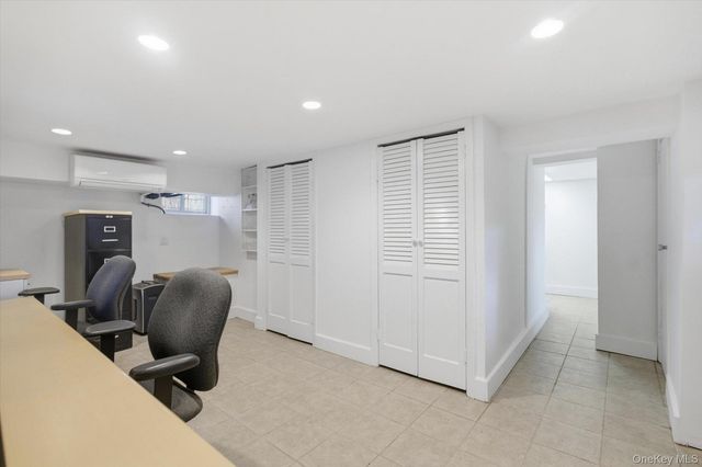 261-21 Pembroke Avenue, Great Neck, NY 11020