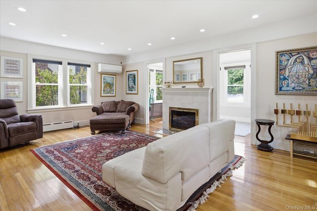 261-21 Pembroke Avenue, Great Neck, NY 11020