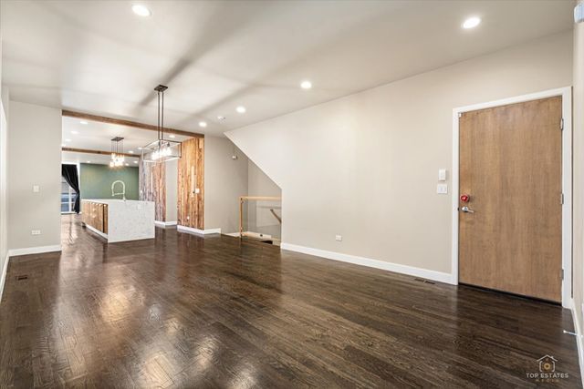 3547 N Reta Avenue 101, Chicago, IL 60657