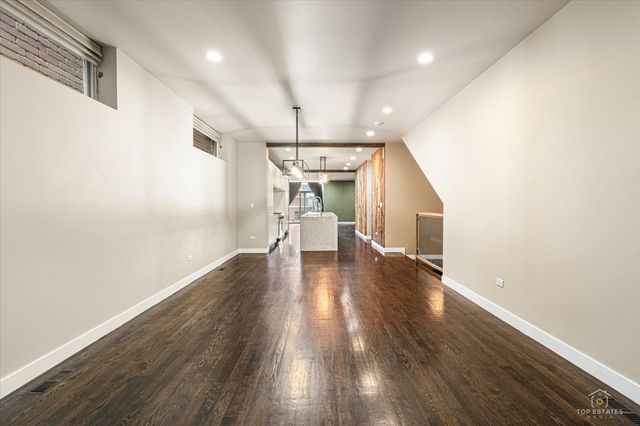 3547 N Reta Avenue 101, Chicago, IL 60657