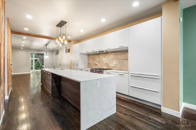 3547 N Reta Avenue 101, Chicago, IL 60657