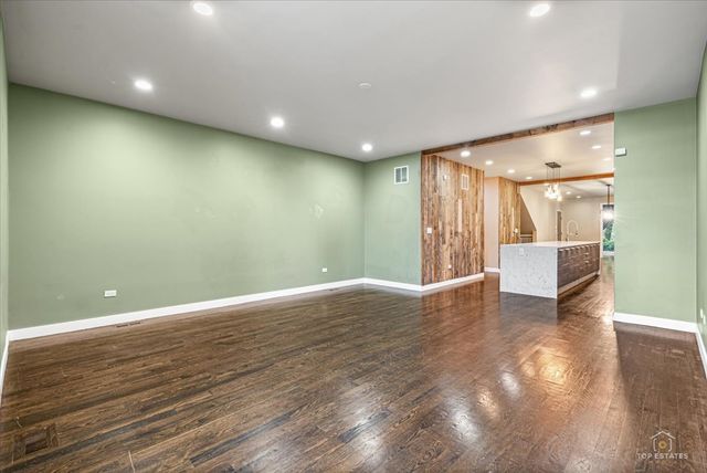 3547 N Reta Avenue 101, Chicago, IL 60657