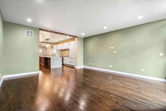 3547 N Reta Avenue 101, Chicago, IL 60657
