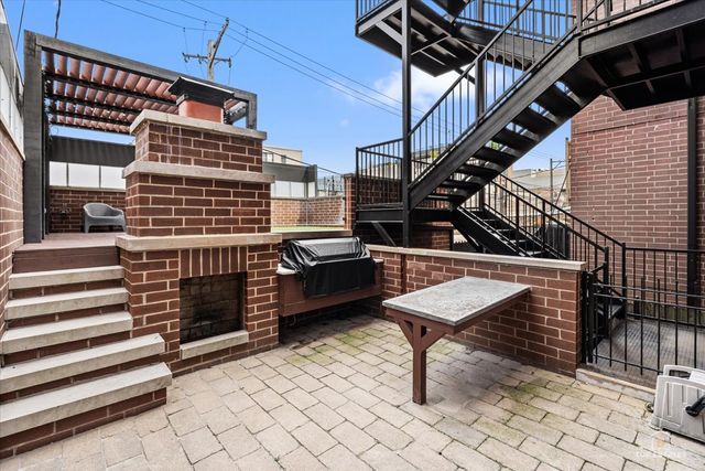 3547 N Reta Avenue 101, Chicago, IL 60657
