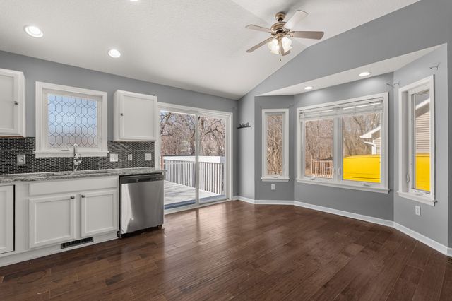 1220 E 38th Street, Des Moines, IA 50317