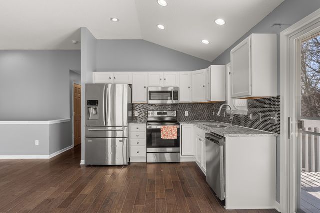 1220 E 38th Street, Des Moines, IA 50317